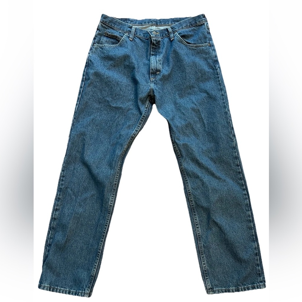 Wrangler Men’s all cotton 90s/Y2K medium wash straight leg 36”x30” western wear